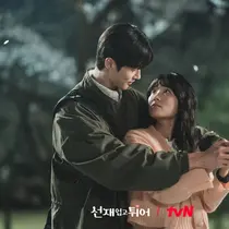 Kim Hye Yoon dan Byeon Woo Seok dalam drakor Lovely Runner. (tvN via Soompi)
