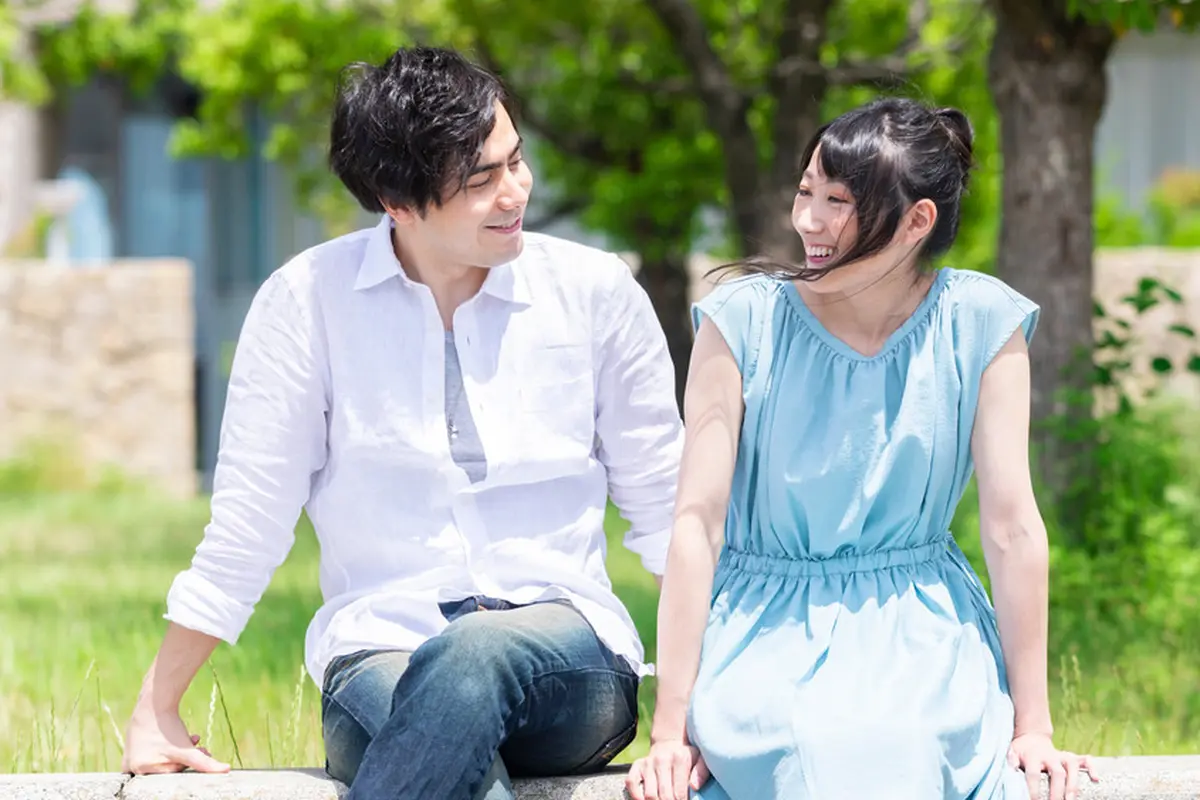 pasangan cinta bahagia romantis