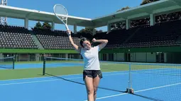 Bahkan, saat dirinya tengah bermain tenis, Yura juga turut mengunggah beberapa foto latihannya di media sosial. Bahkan, penampilan Yura saat berlatih tenis juga kerap terlihat bak seorang atlet. (Liputan6.com/IG/@yurayunita)