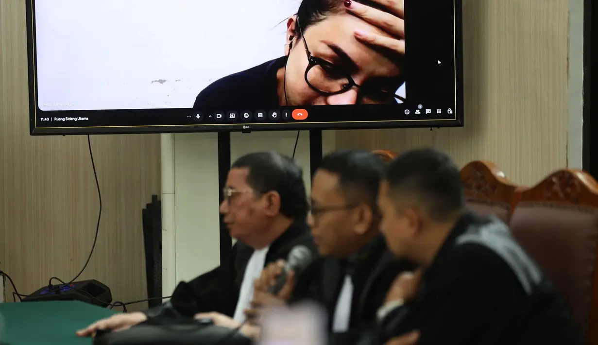Setelah mendengar penjelasan dari Nikita Mirzani, majelis hakim memutuskan untuk menunda sidang hingga 11 September 2025. (Kapanlagi.com/Budy Santoso)