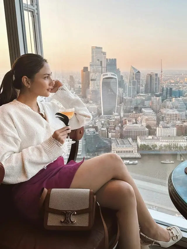 Penampilan Jessica Mila dengan Riasan Wajah Natural Saat Honeymoon