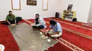 Dinginnya suhu dan cahaya matahari yang nyaris tak pernah padam menjadi keseharian umat Muslim di Inuvik, Kanada dalam menjalankan ibadah. (Cole BURSTON/AFP)