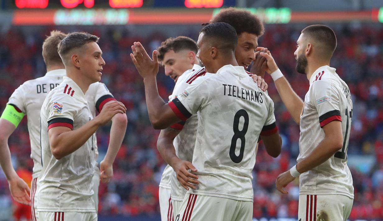 Liga Inggris sebagai liga terbaik di dunia menjadi salah satu liga yang banyak memasok para pemain yang menghuni skuad timnas masing-masing negara untuk berlaga di Piala Dunia 2022 Qatar. Seperti Timnas Belgia, dari 26 pemain dalam skuad pilihan pelatih Roberto Martinez, 7 di antaranya berasal dari Liga Inggris. Kecuali Kevin De Bruyne yang membela Manchester City sebagai klub Big Six, enam pemain lainnya justru berasal dari 4 klub semenjana di Liga Inggris. Siapa saja? Simak uraiannya berikut ini. (AFP/Geoff Caddick)