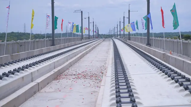 Bantalan rel atau ballastless track slab untuk rel Kereta Cepat Jakarta Bandung (KCJB)