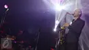 Personel Kelompok jazz pop Matt Bianco saat meniup terompet pada Indonesia Tour 2016 mereka, Jakarta, Jumat, (1 /4). Matt Bianco akan hadir di tiga kota, yaitu Jakarta, Jogjakarta, dan Bali. (Liputan6.com/Herman Zakharia)