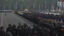 Personel gabungan TNI, Polri, dan pemerintahan mengikuti apel gelar pasukan dalam rangka menyambut Lebaran Idul Fitri 2018 di Lapangan Monas, Jakarta Pusat, Rabu (6/6). Operasi kepolisian ini bersandi 'Operasi Ketupat 2018'. (Merdeka.com/Imam Buhori)