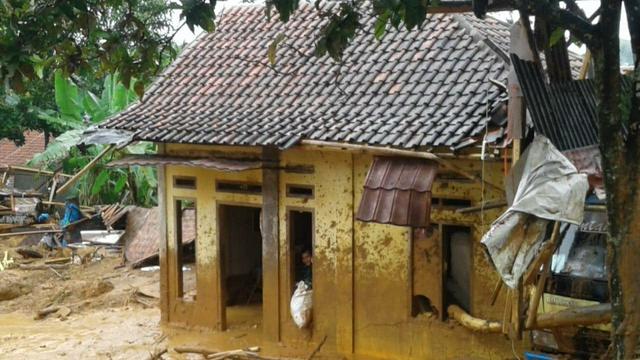 Desa Urug, Sukajaya, Bogor masih terisolasi pascabanjir bandang