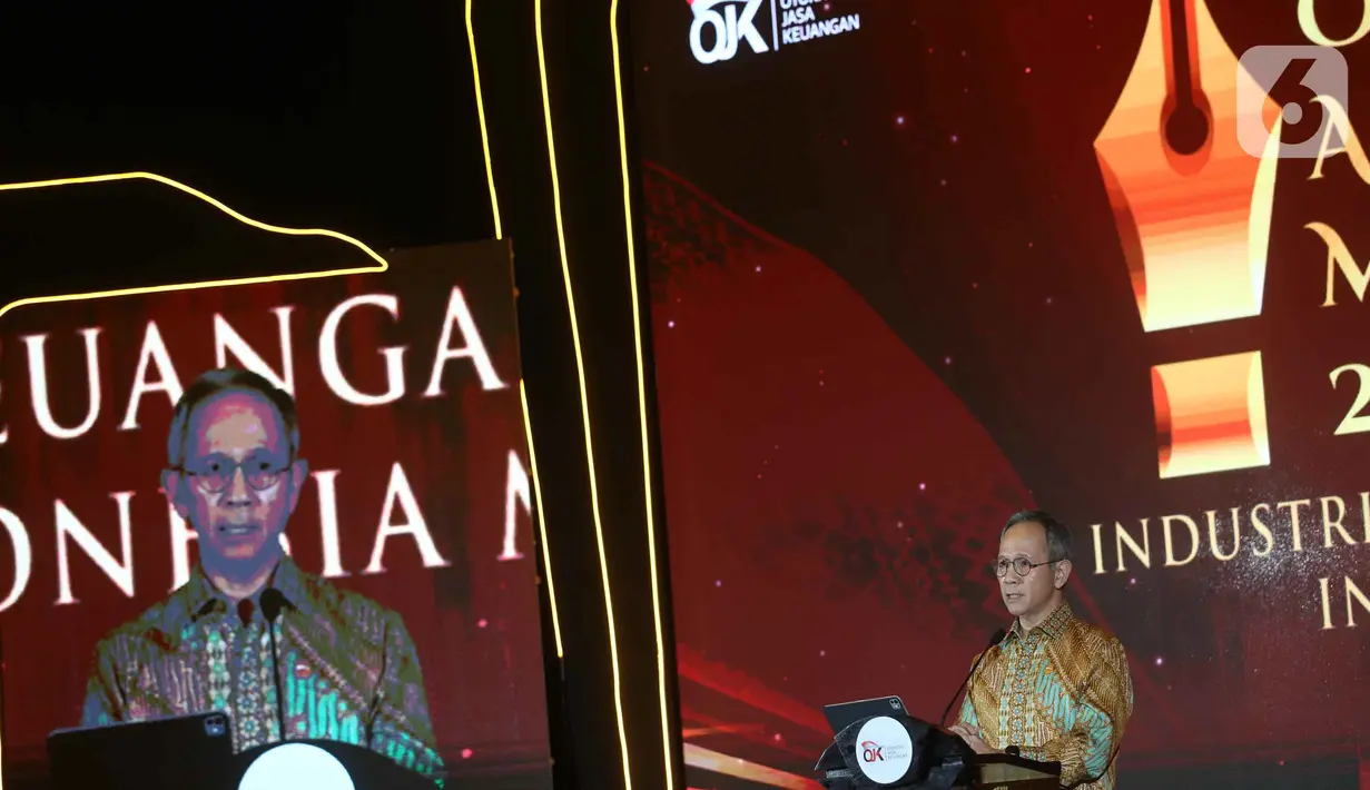 Apresiasi diberikan dalam beberapa kategori selain media massa terproduktif.Tampak dalam foto, Ketua Dewan Komisioner (DK) Otoritas Jasa Keuangan (OJK) Mahendra Siregar saat memberikan sambutan pada OJK Apresiasi Media Massa, Jakarta, Selasa (2/12/2025). (Liputan6.com/Helmi Fithriansyah)