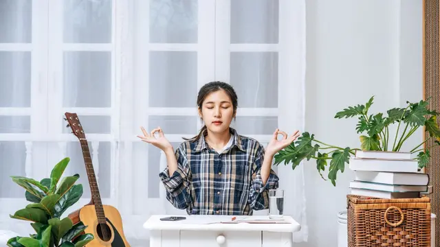 Cara Tetap Mindful Meski Banyak Tuntutan Kerja, Rahasia Tetap Tenang dan Produktif Setiap Hari