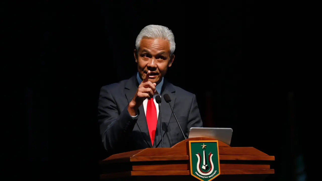 Gubernur Jawa Tengah Ganjar Pranowo, memberikan pembekalan pada acara Wisuda Sarjana dan Pascasarjana Universitas Nasional (UNAS) Jakarta yang diselenggarakan di Plenary Hall JCC, Senayan, Jakarta Pusat.
