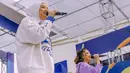 Terlepas dari itu, penampilan Tika dan Tiwi T2 ini sukses membuat para penggemarnya nostalgia. Tak heran jika banyak yang berharap band itu berdiri lagi. (Liputan6.com/IG/@tentangtiwi).