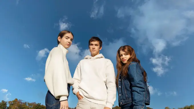 5 Trik Styling Hoodie agar Tampil Semi-Formal dan Tetap Stylish (photo by freepik.com)