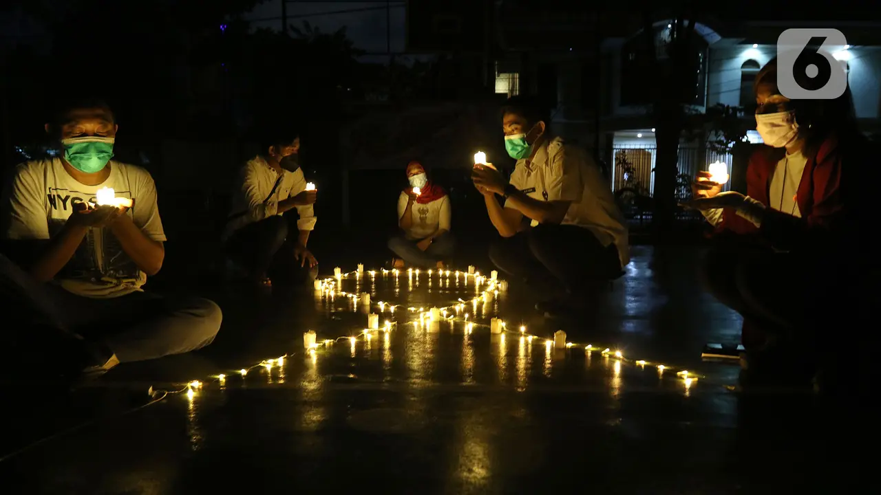 FOTO: Nyala Lampu Malam Renungan Hari AIDS Sedunia