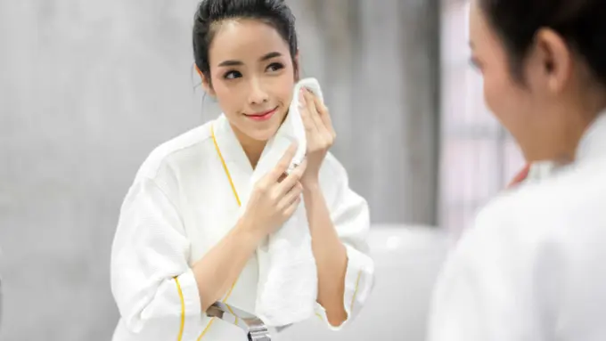 Manfaat Deep Cleanse dalam Satu Pembersih Makeup, NIVEA Cleansing Oil!