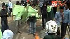 Mahasiswa di Serang, Banten, menuntut Kejati Banten segera mengadili Bupati Pandeglang yang terlibat kasus suap sebesar Rp 200 miliar.