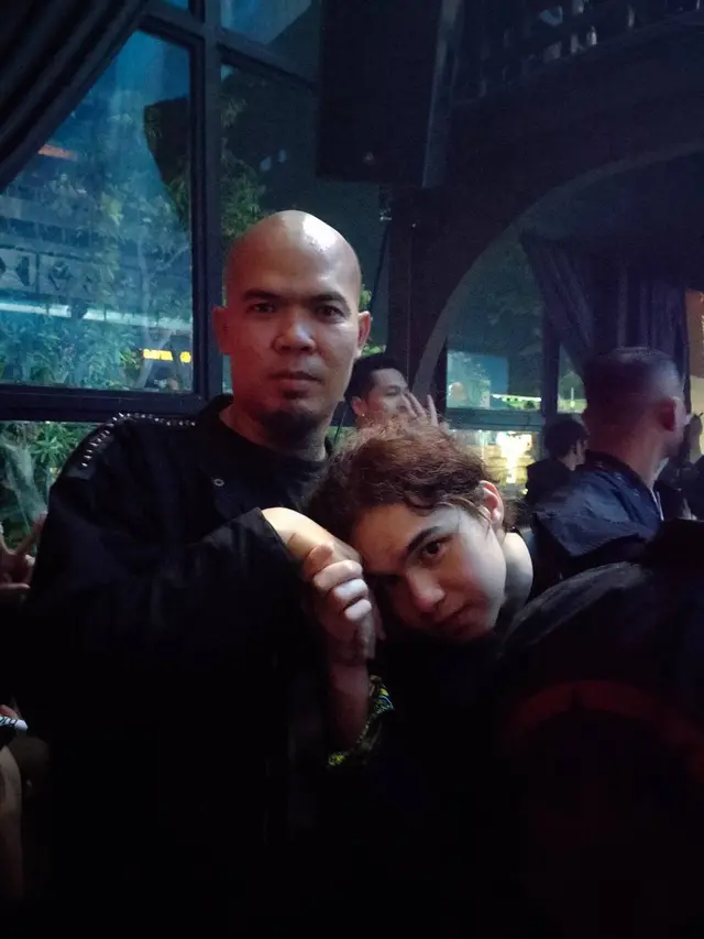 Potret Dul Jaelani dengan kembaran Ahmad Dhani (Sumber: Tiktok/suky_dani)