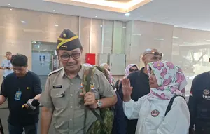 Pakai Seragam Purnawirawan, Oegroseno Penuhi Panggilan Kortas Tipidkor