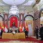 Presiden Jokowi dan Presiden Vietnam Trần Đại Quang menyaksikan penandatangan kesepakatan di Istana Kepresidenan Vietnam, Hanoi, Selasa (11/9). (Foto: BPMI)