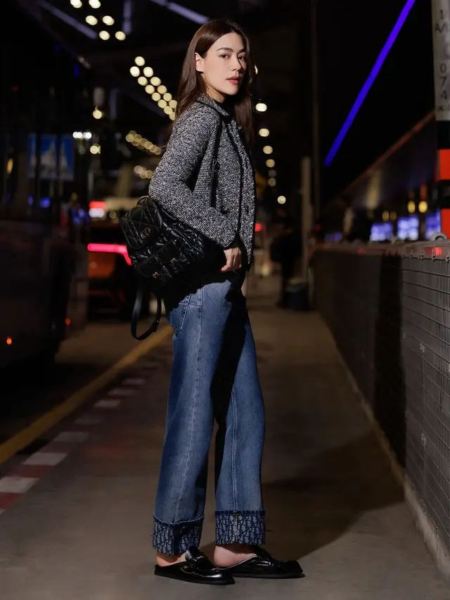 Kimmy Kimberley kenakan tas ransel Dior.