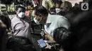 Menteri Perdagangan Muhammad Lutfi melakukan inspeksi mendadak (sidak) kepada pedagang sembako di Pasar Senen, Jakarta Pusat, Kamis (17/3/2022). Sidak tersebut guna memastikan ketersediaan minyak goreng dan sembako di pasar tradisional jelang Ramadhan. (merdeka.com/Iqbal S. Nugroho)