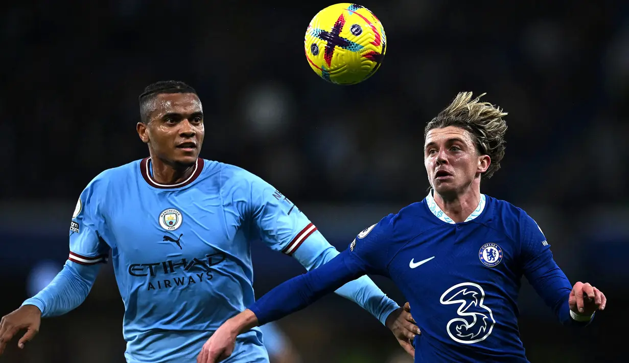 Sebagai tuan rumah, Manchester City tampil dominan pada 45 menit babak pertama. Statistik mencatat bahwa The Cityzens unggul penguasaan bola 60 persen berbandaing 40 persen. (AFP/Ben Stansall)
