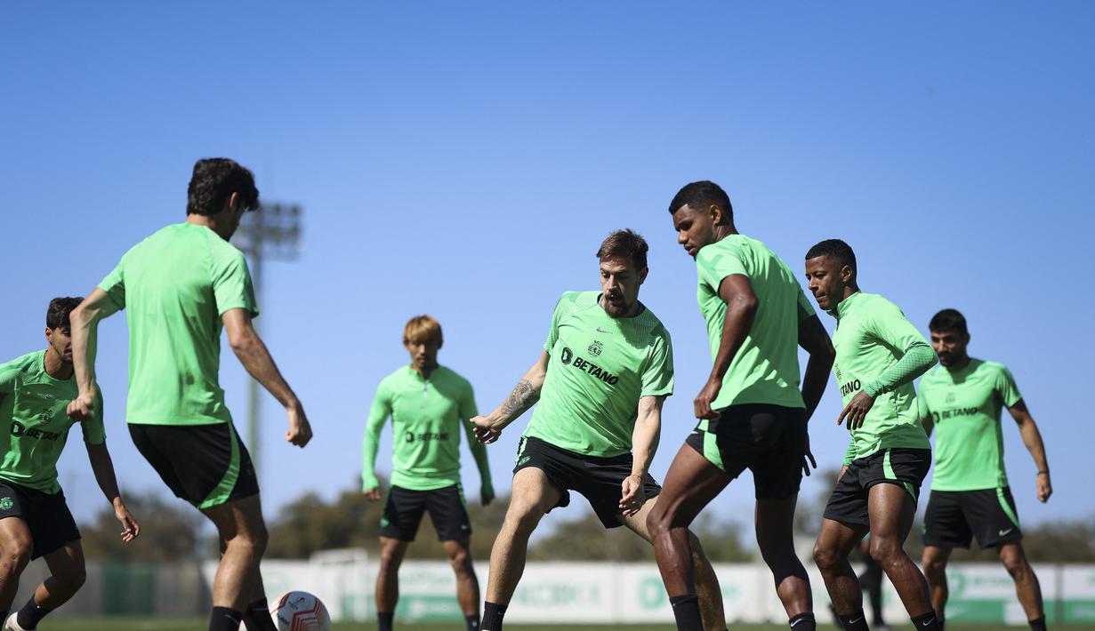 Dalam laga leg pertama di Turin, Sporting sebenarnya bermain lebih dominan. Sporting unggul penguasaan bola maupun jumlah tembakan.  (AFP/FILIPE AMORIM)
