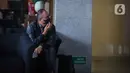 Mantan pejabat Ditjen Pajak Kementerian Keuangan (Kemenkeu) Rafael Alun Trisambodo mendatangi Gedung Merah Putih Komisi Pemberantasan Korupsi (KPK), Jakarta, Rabu (1/2/2023). Ayah Mario Dandy Satrio yang mengenakan jaket hitam itu datang seorang diri.  (Liputan6.com/Faizal Fanani)