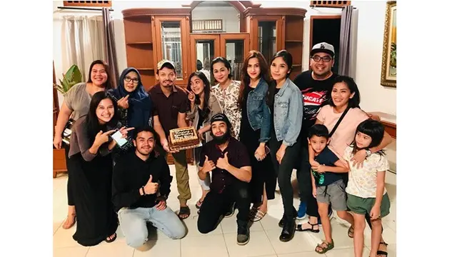 7 Momen Ben Joshua Rayakan Ulang Tahun ke-39 di Lokasi Syuting