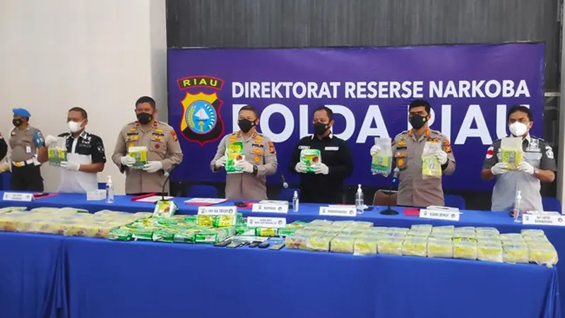 Konferensi pers pengungkapan 108 kilogram sabu oleh Direktorat Reserse Narkoba Polda Riau.