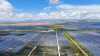 Foto hasil bidikan dari udara yang diabadikan pada 17 Agustus 2020 ini menunjukkan pembangkit listrik tenaga surya di kawasan pengembangan industri hijau di Prefektur Otonom Etnis Tibet Hainan, Provinsi Qinghai, China barat laut. (Xinhua/Zhang Long)