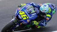 Bintang MotoGP dari tim Movistar Yamaha, Valentino Rossi, dianggap sebagai pebalap motor terhebat sepanjang masa oleh juara dunia Superbike, Jonathan Rea. (Bola.com/Twitter/MotoGP)