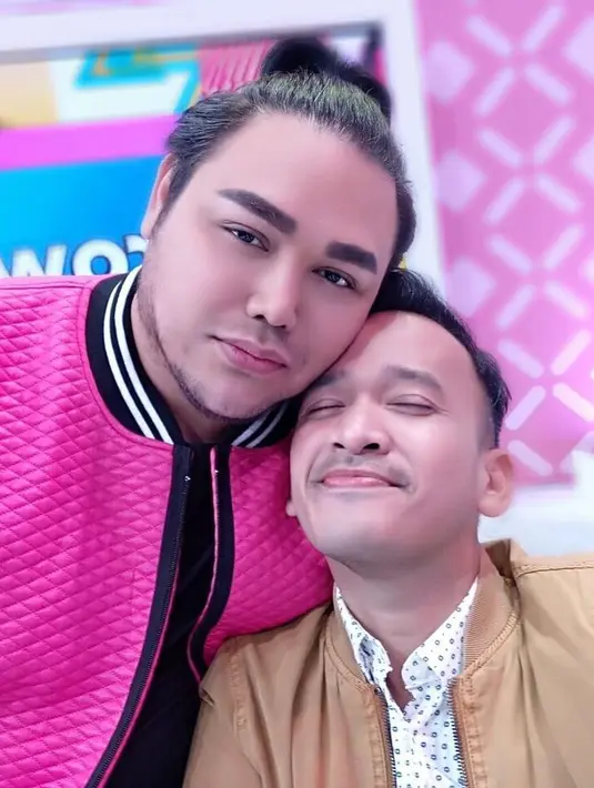 Ruben Onsu dan Ivan Gunawan memang pasangan sahabat yang selalu tampil kompak, walaupun keduanya termasuk orang yang jahil. (Foto: instagram.com/ruben_onsu)