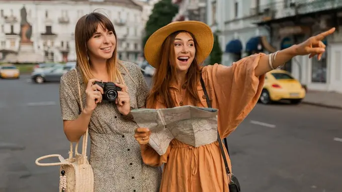 ilustrasi perempuan yang ingin travelling