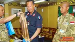 Citizen6, Lebanon: Silaturahmi yang berlangsung dengan penuh keakraban ini, diakhiri dengan pemberian tukar menukar cindera mata di Markas Satgas POM TNI, Gajah Mada Base UN Posn 7-3, Lebanon Selatan, (Pengirim: Badarudin Bakri)