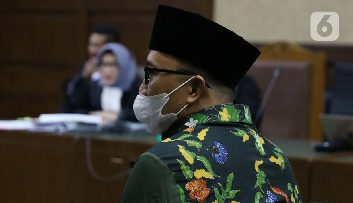 Terdakwa kasus suap dana hibah Kemenpora kepada KONI, Imam Nahrawi saat menjalani sidang lanjutan di Pengadilan Tipikor Jakarta, Rabu (18/3/2020). Sidang lanjutan mantan Menteri Pemuda dan Olahraga Imam Nahrawi ini menyimak keterangan saksi-saksi. (Liputan6.com/Helmi Fithriansyah)