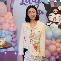 Di tengah keramaian ulang tahun Livy Renata, penampilan sang ibu turut mencuri perhatian [@susana.rahardjo]