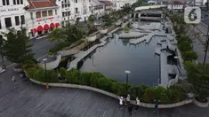 Suasana kawasan Kali Besar kawasan Kota Tua Jakarta, Selasa (21/4/2020). Seiring pelaksanaan WFH dan PSBB di DKI Jakarta, kawasan wisata terbuka yang biasanya ramai dikunjungi kini terlihat lengang. (Liputan6.com/Helmi Fithriansyah)