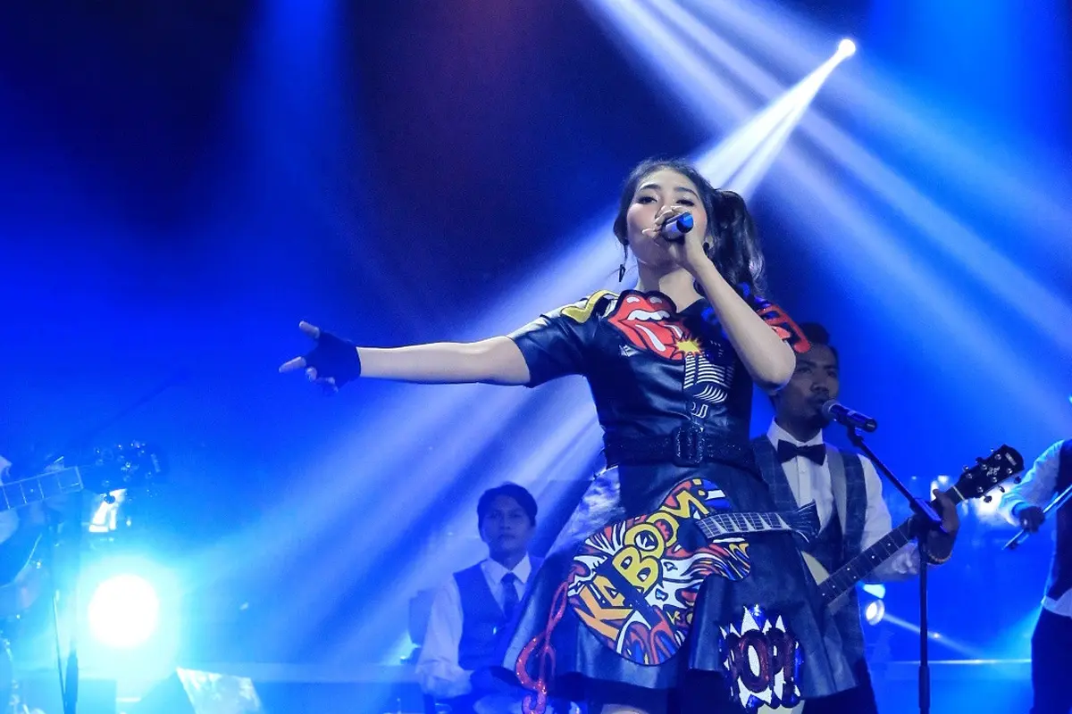 [Bintang] Via Valen di Slank in Love