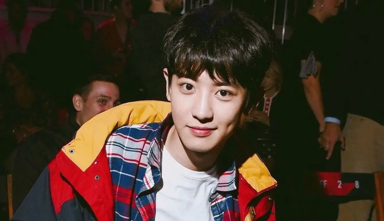 Sudah tak diragukan lagi kemampuan rap dari Chanyeol EXO. Tak hanya jago nge-rap, ia juga punya wajah yang tampan memesona. (Foto: Soompi.com)