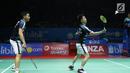 Ganda putra Indonesia, Marcus F Gideon/Kevin Sanjaya Sukomuljo mengembalikan kok ke Ong Yew Sin/Teo Ee Yi (Malaysia) di 16 besar Indonesia Open 2018, Istora GBK, Jakarta, Kamis (5/7). Kevin/Marcus unggul 21-18, 21-12. (Liputan6.com/Helmi Fithriansyah)
