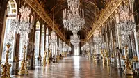 Istana yang dikunjungi hampir 7 juta pengunjung tahun lalu ini dibangun pada akhir tahun 1623 ketika Raja Louis XIII memerintahkan perluasan pondok berburu kecil di lahan seluas 800 hektare. (Christophe ARCHAMBAULT / AFP)