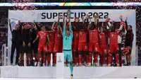 Bayern Munchen berhasil membungkam RB Leipzig dengan skor 5-3 pada laga DFL Supercup 2022 di Red Bull Arena, Minggu (31/7/2022) dini hari WIB. Hasil itu membuat Bayern meraih trofi ke-10 di ajang ini. (AFP/Ronny Hartmann)