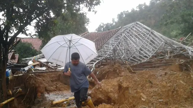 Desa Urug, Sukajaya, Bogor masih terisolasi pascabanjir bandang