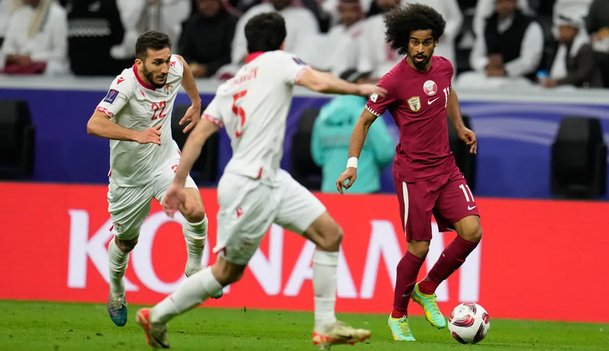 Usai mengalahkan Lebanon 3-0 pada pertandingan pembuka, Qatar menang tipis 1-0 atas Tajikistan dalam laga kedua. (AP Photo/Aijaz Rahi)