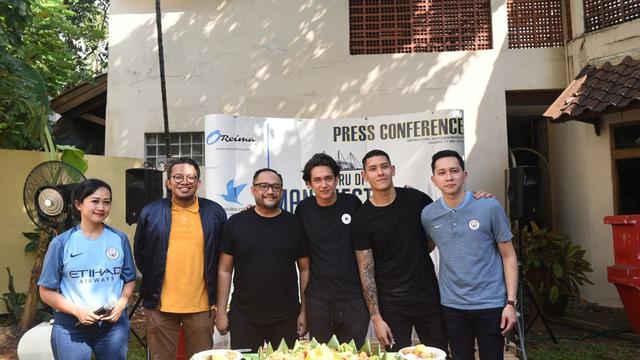 Konfrensi pers film Pemburu di Manchester Biru