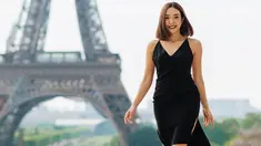 Melalui media sosialnya, Gisella Anastasia membagikan pemotretan saat sedang berada di Eropa. Namun, ada satu tempat yang menjadi sorotan, yaitu saat berada di Paris, Prancis. Ia tampak berpose dengan latar menara Eiffel. (Liputan6.com/IG/@gisel_la)