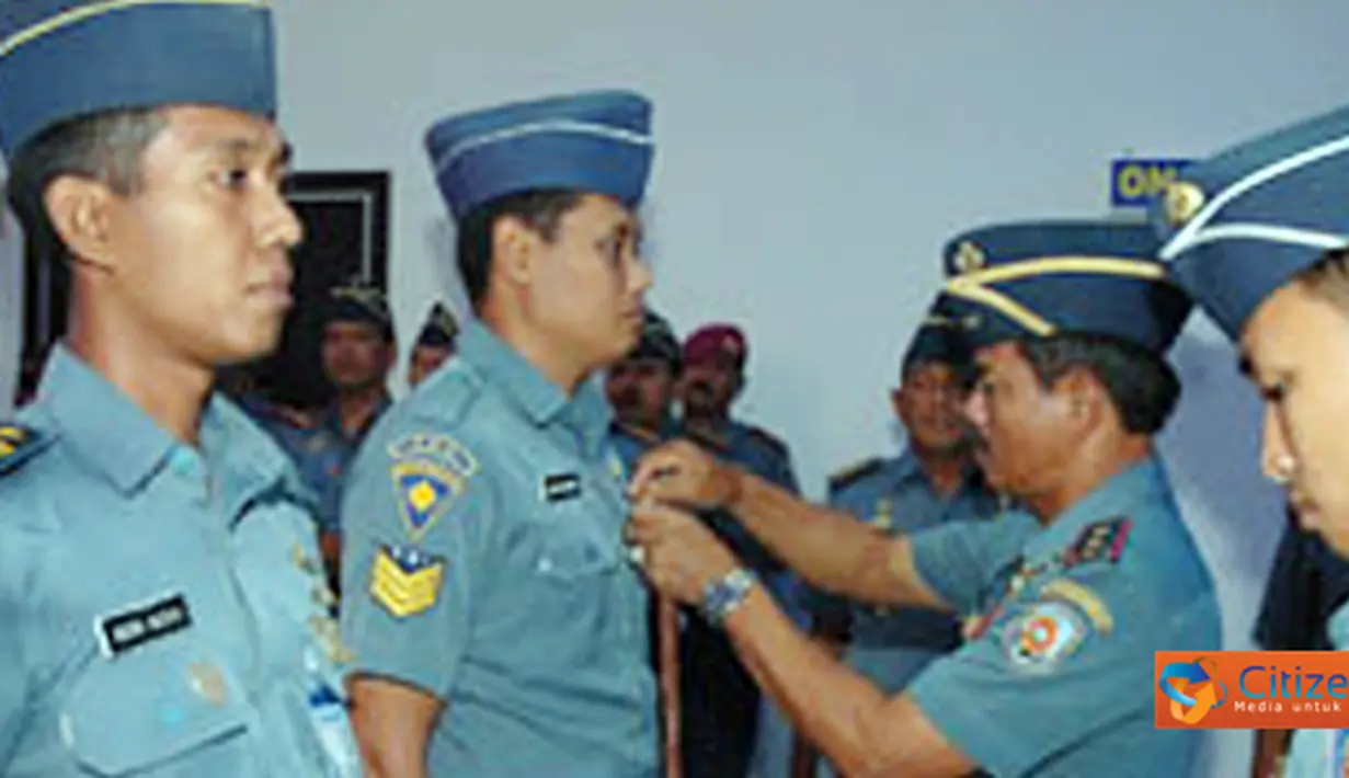 Citizen6, Surabaya: Penyematan tanda peserta oleh Komandan Koabangdikal Laksda TNI Sadiman. (Pengirim: Penkobangdikal)