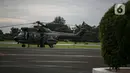 Helikopter TNI AU siap untuk diberangkatkan mencari Sriwijaya Air SJ 182 di Lanud Halim Perdanakusuma, Jakarta, Minggu (10/1/2021). TNI AU memberangkatkan pesawat CN-295, helikopter jenis Caracal, dan helikopter Super Puma NAS-332 untuk mencari Sriwijaya Air SJ 182. (Liputan6.com/Faizal Fanani)
