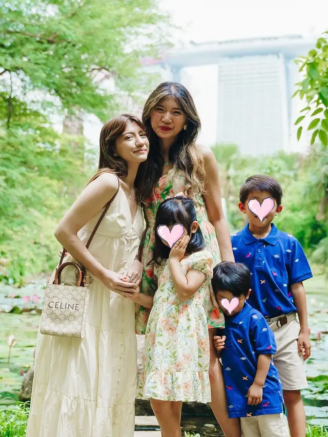 6 Potret Cassandra Lee Liburan Bareng Keluarga di Singapura, Ajak Ryuken Lie