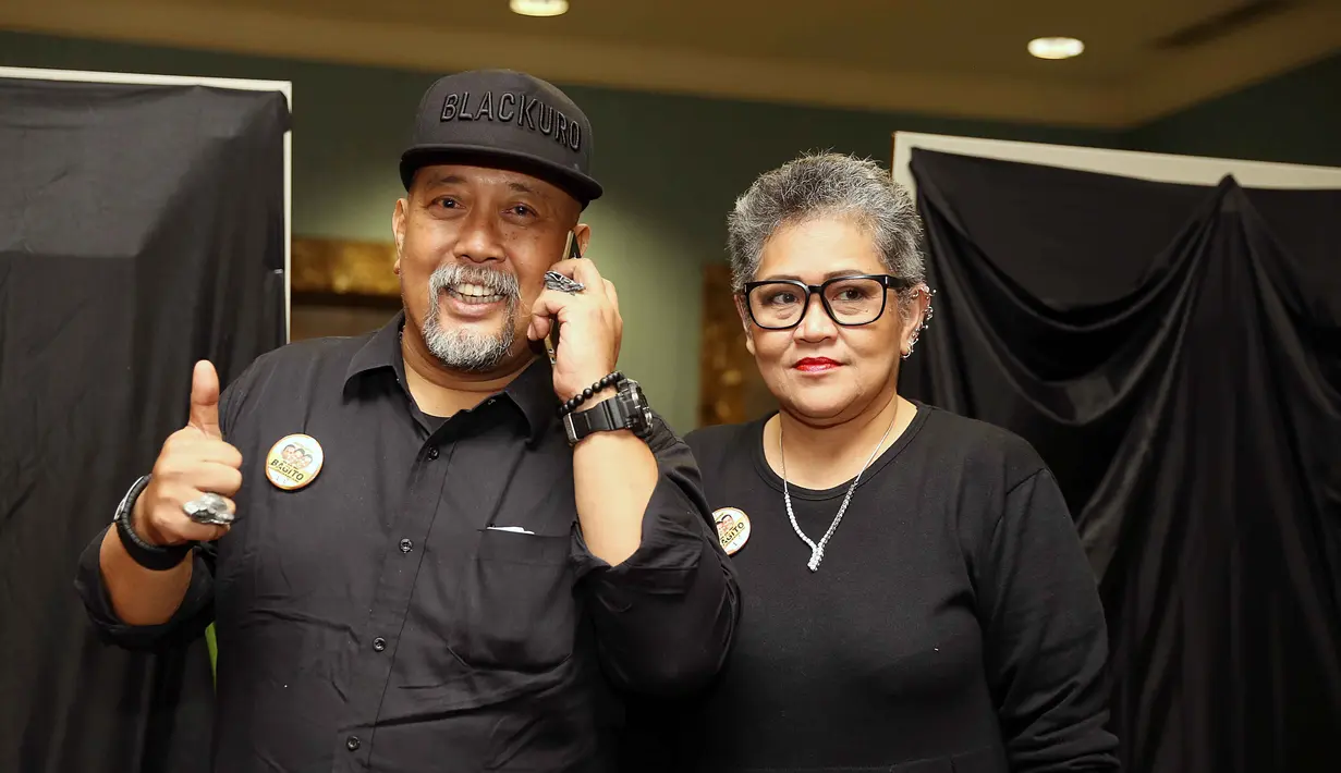 Indro mengaku bahwa kondisi istri yang tak memungkinkan sehingga ia hadir sendiri. Apalagi, ia mengaku istrinya baru saja menjalani kemoterapi dan mengharuskan banyak berdiam di rumah. (Nurwahyunan/Bintang.com)